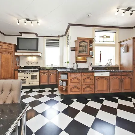Characteristic With Wellness, Cleaning Included * Lijnden