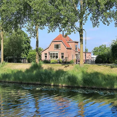 Vakantiehuis Characteristic With Wellness, Cleaning Included Lijnden
