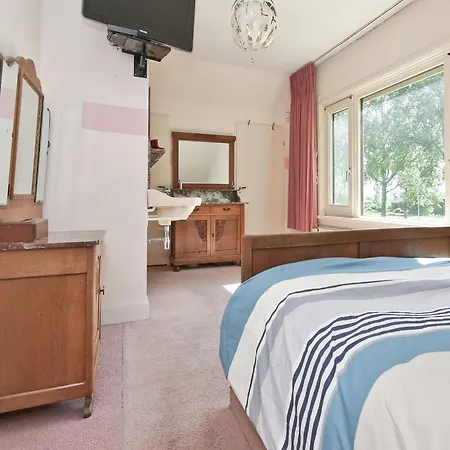 Characteristic With Wellness, Cleaning Included Vakantiehuis Lijnden