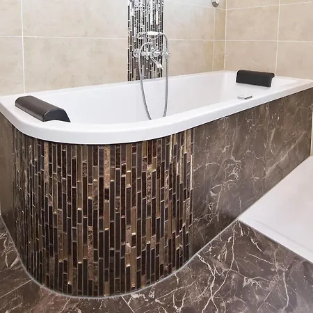 Vakantiehuis Characteristic With Wellness, Cleaning Included Lijnden